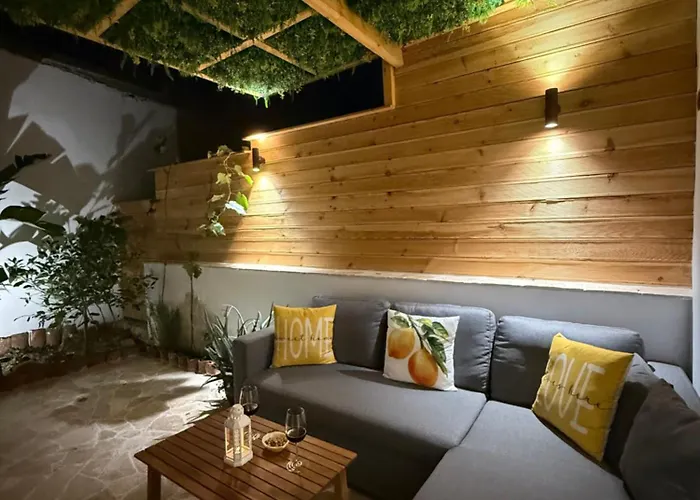 Lemon Garden Cozy 2br Private Garden Center