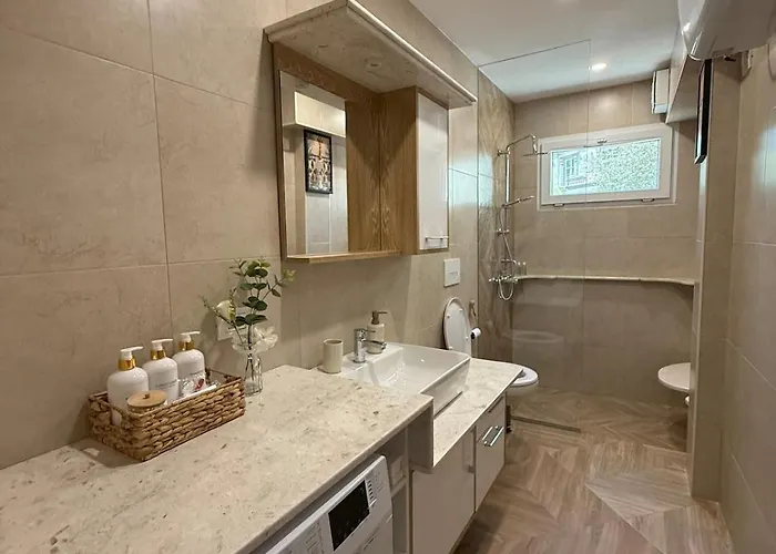 Lemon Garden Cozy 2br Private Garden Center * Τίρανα