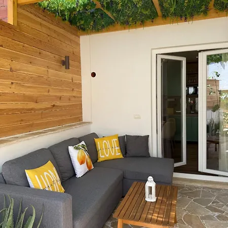 Apartmán Lemon Garden Cozy 2br Private Garden Center *